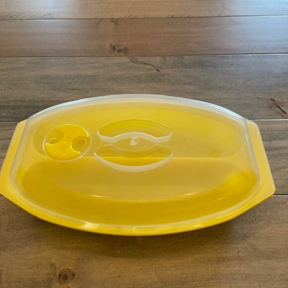 Yellow plastic Microwave Steamer with vented lid - corn or potatoes - Picture 1 of 2